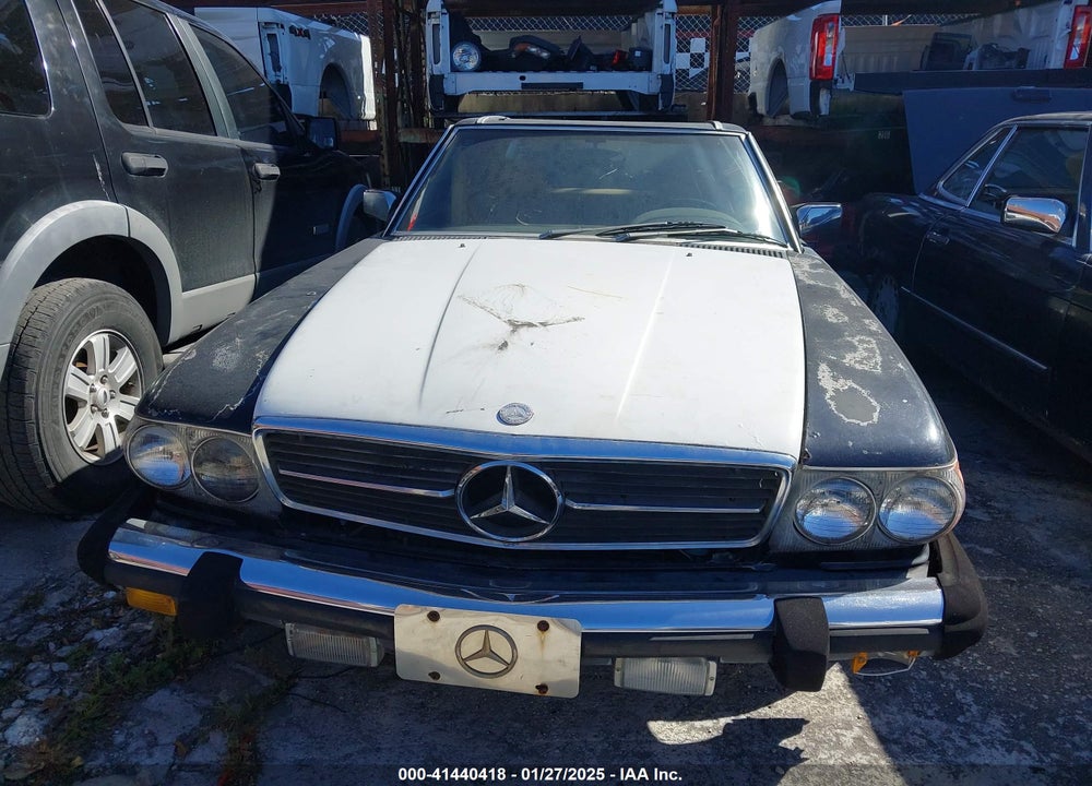 1989 MERCEDES-BENZ 560 SL VIN: WDBBA48D1KA095197