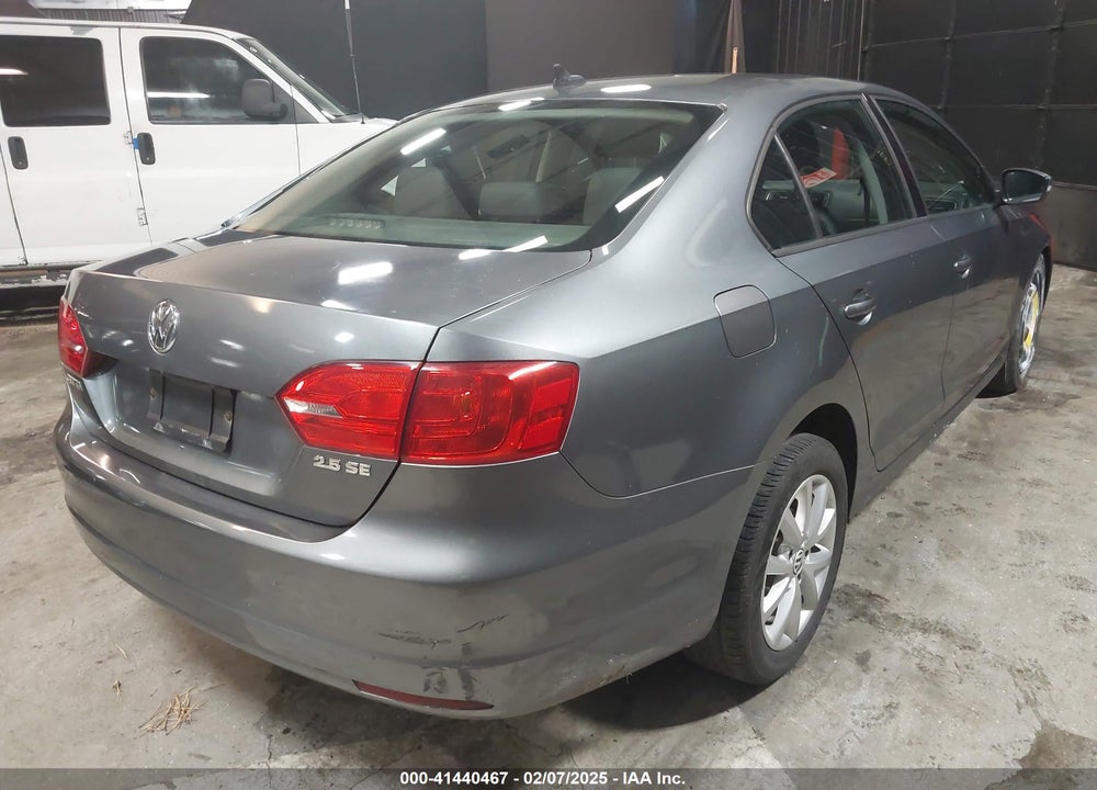 2011 VOLKSWAGEN JETTA 2.5L SE VIN: 3VWBZ7AJ2BM326488