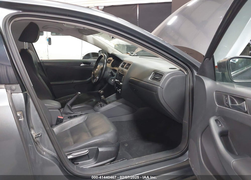 2011 VOLKSWAGEN JETTA 2.5L SE VIN: 3VWBZ7AJ2BM326488