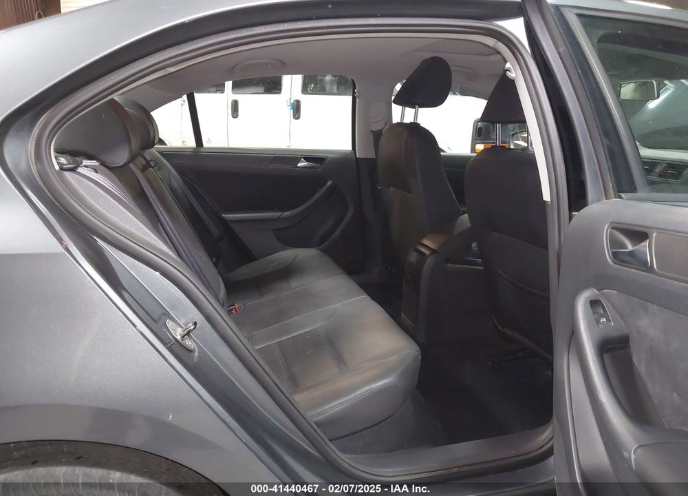2011 VOLKSWAGEN JETTA 2.5L SE VIN: 3VWBZ7AJ2BM326488