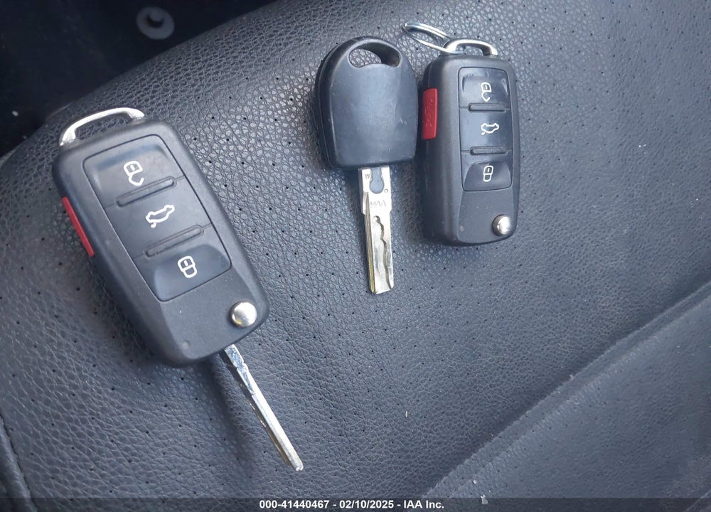 2011 VOLKSWAGEN JETTA 2.5L SE VIN: 3VWBZ7AJ2BM326488
