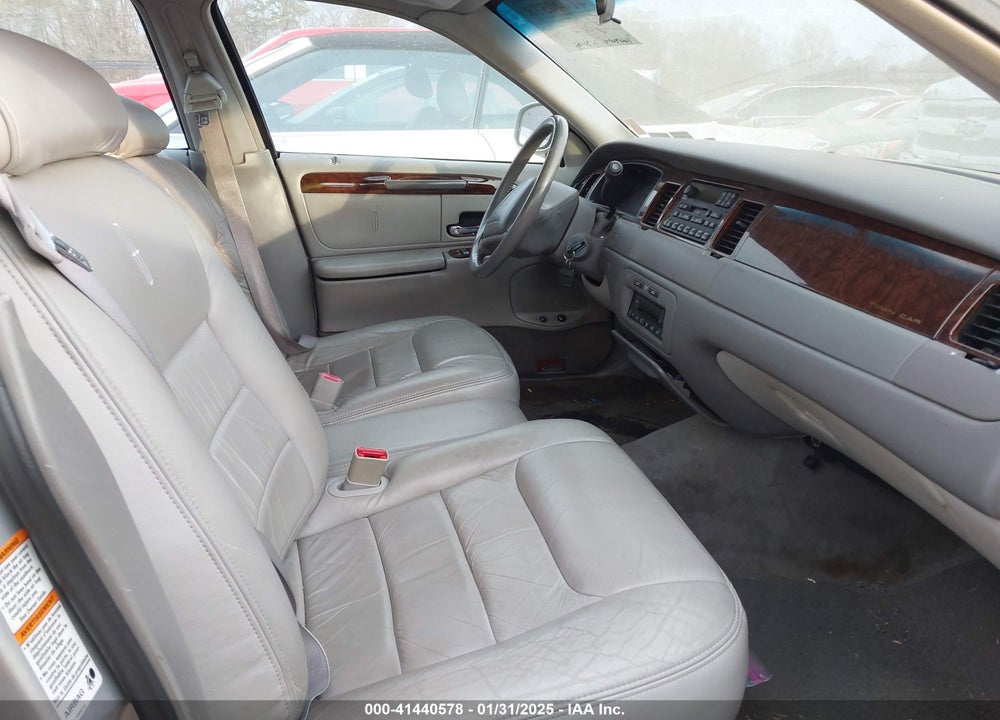 1999 LINCOLN TOWN CAR EXECUTIVE VIN: 1LNHM81W9XY707811