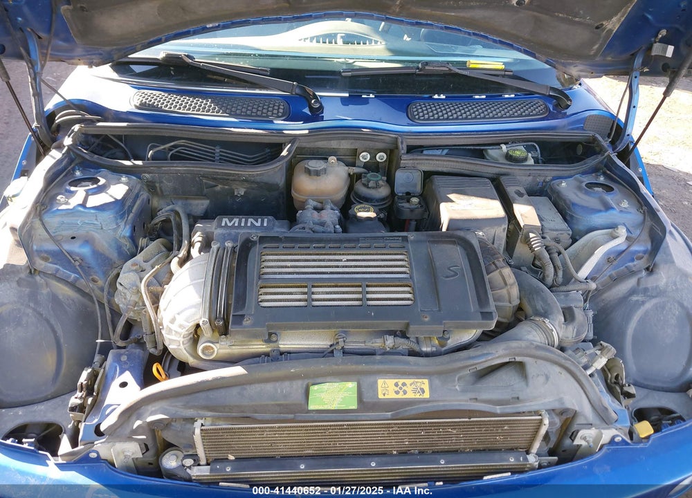 2005 MINI COOPER S VIN: WMWRE33465TD95588