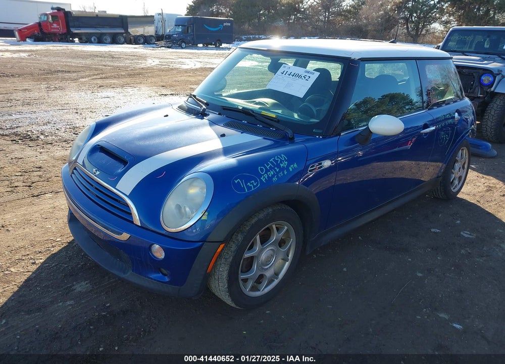 2005 MINI COOPER S VIN: WMWRE33465TD95588