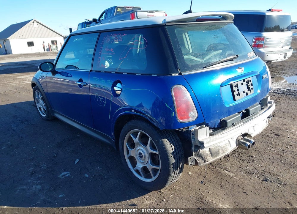 2005 MINI COOPER S VIN: WMWRE33465TD95588