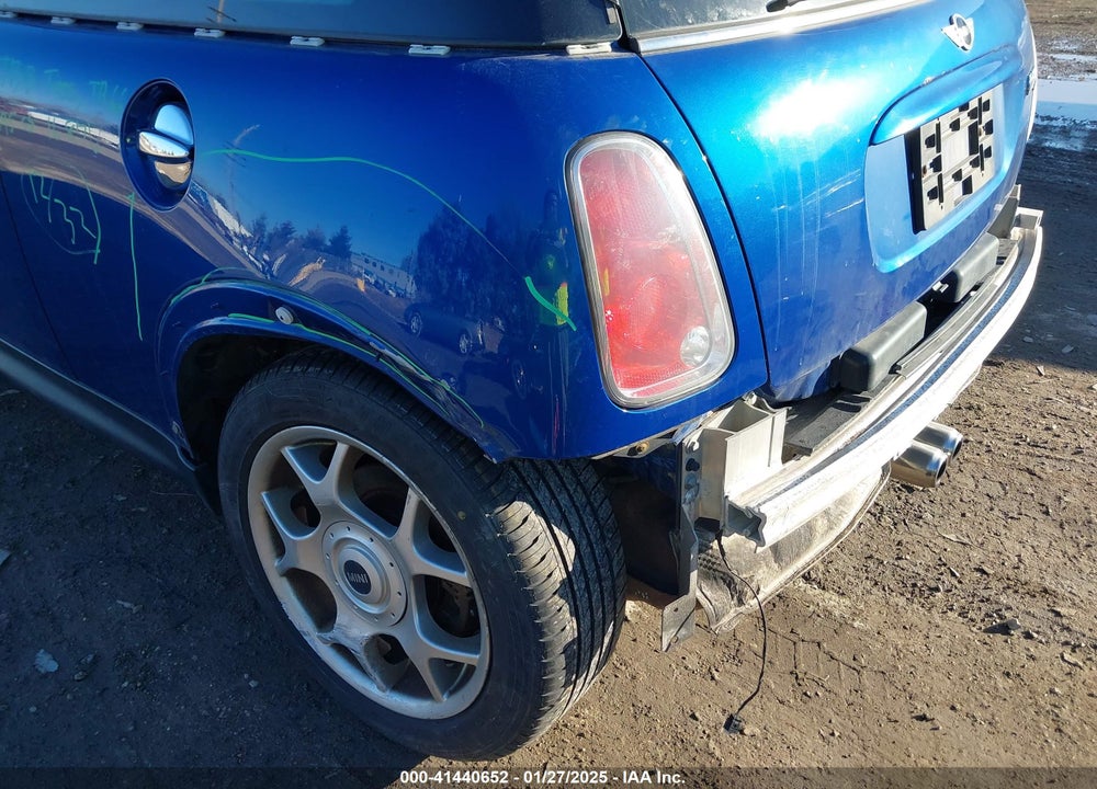 2005 MINI COOPER S VIN: WMWRE33465TD95588