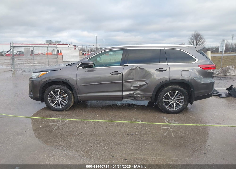 2017 TOYOTA HIGHLANDER XLE VIN: 5TDJZRFH4HS409798