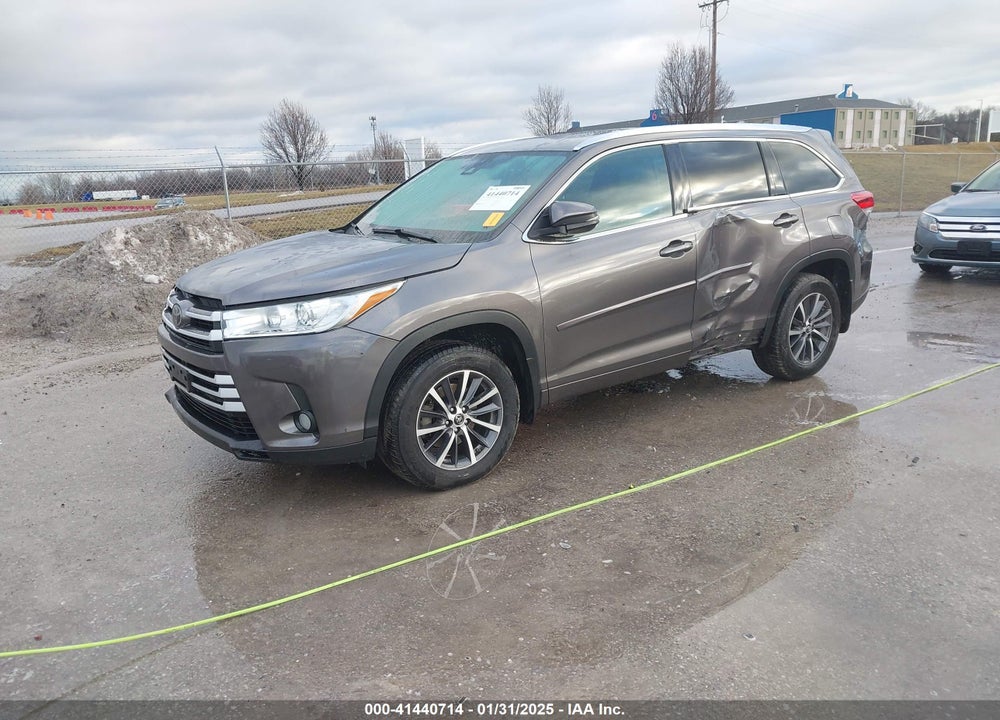 2017 TOYOTA HIGHLANDER XLE VIN: 5TDJZRFH4HS409798