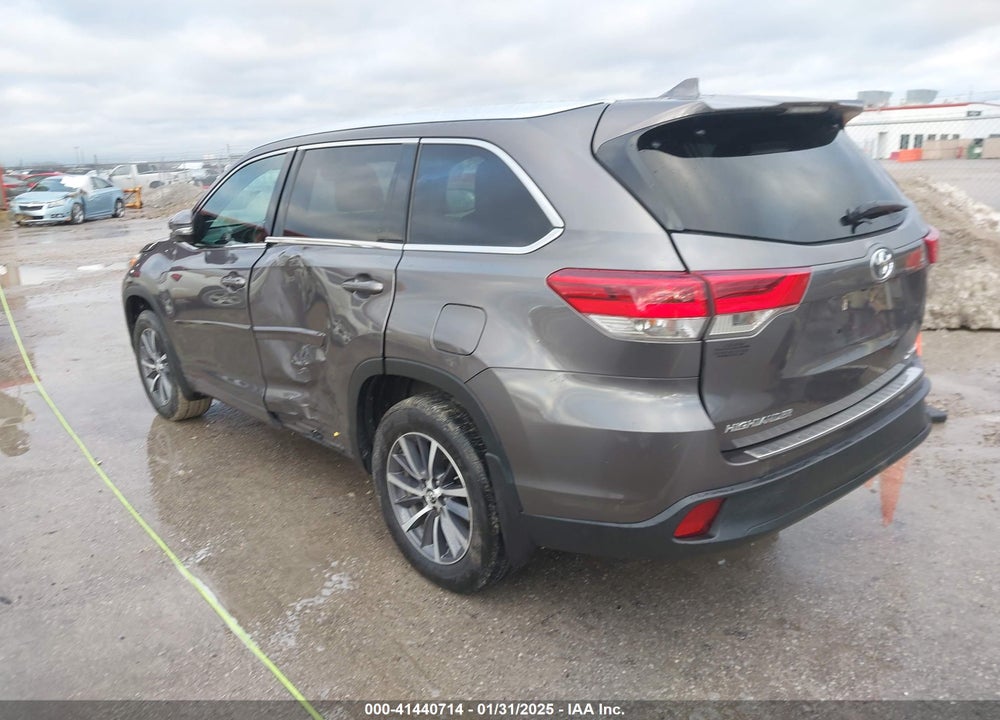 2017 TOYOTA HIGHLANDER XLE VIN: 5TDJZRFH4HS409798