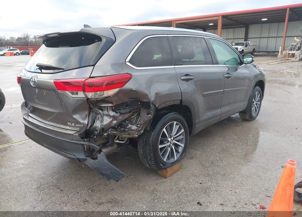 2017 TOYOTA HIGHLANDER XLE VIN: 5TDJZRFH4HS409798