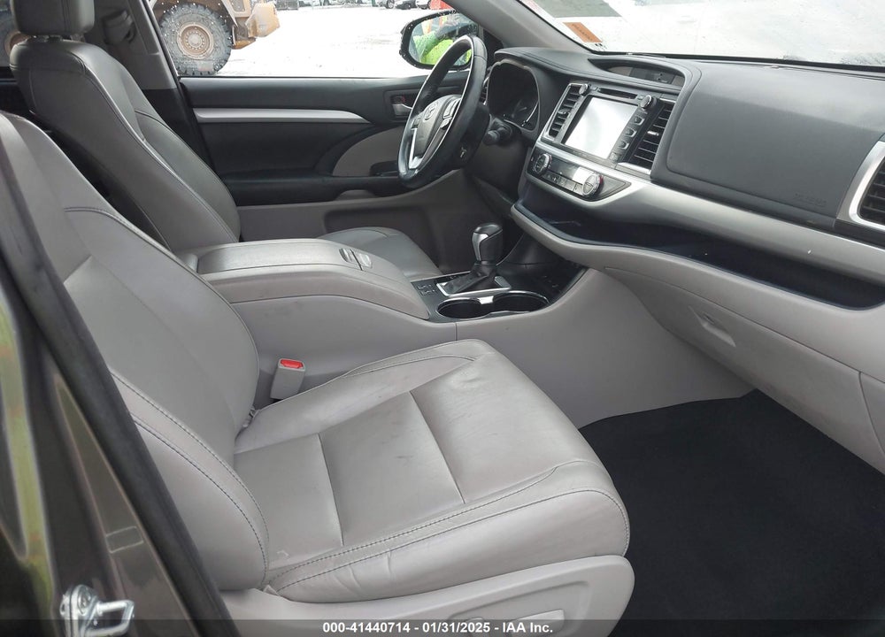 2017 TOYOTA HIGHLANDER XLE VIN: 5TDJZRFH4HS409798
