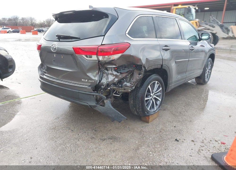 2017 TOYOTA HIGHLANDER XLE VIN: 5TDJZRFH4HS409798