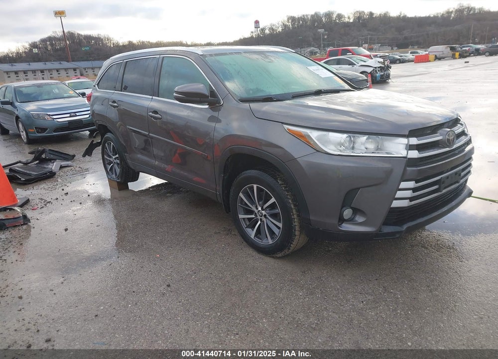 2017 TOYOTA HIGHLANDER XLE VIN: 5TDJZRFH4HS409798