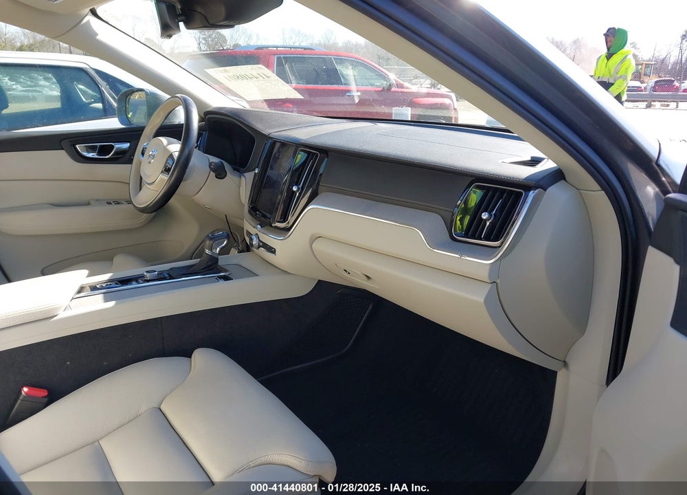 2018 VOLVO XC60 T5 INSCRIPTION VIN: YV4102RL7J1023409