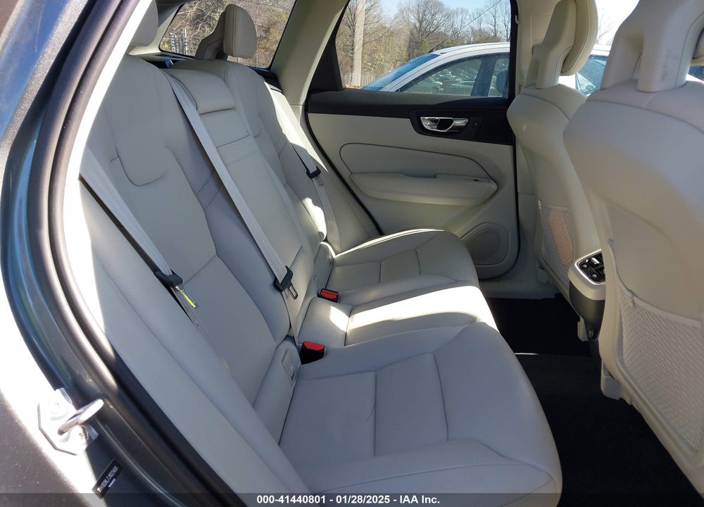 2018 VOLVO XC60 T5 INSCRIPTION VIN: YV4102RL7J1023409