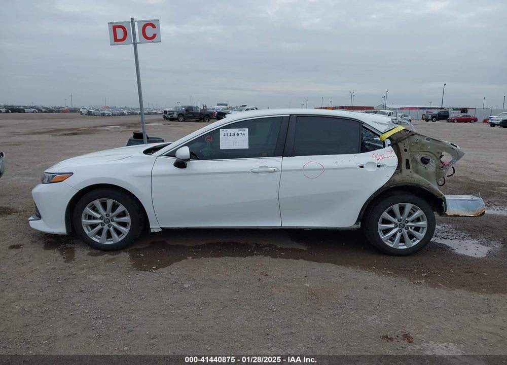 2018 TOYOTA CAMRY VIN: 4T1B11HK2JU584859