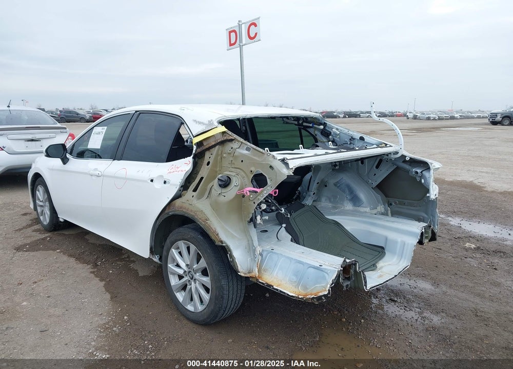 2018 TOYOTA CAMRY VIN: 4T1B11HK2JU584859