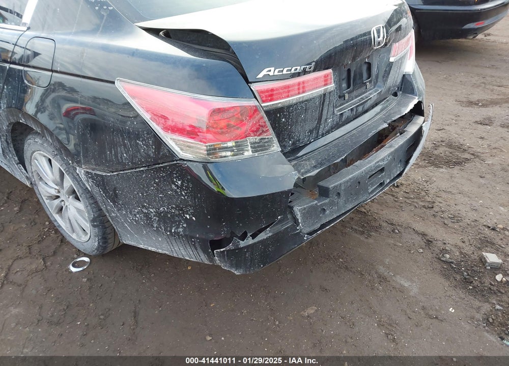 2011 HONDA ACCORD VIN: 1HGCP2F8XBA113647