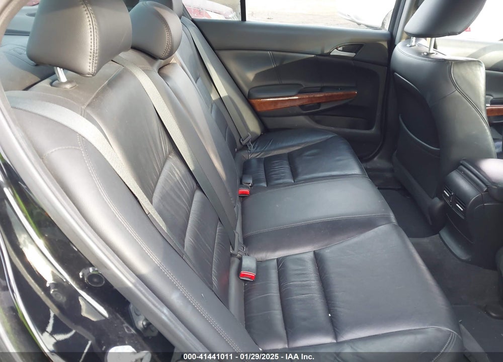 2011 HONDA ACCORD VIN: 1HGCP2F8XBA113647