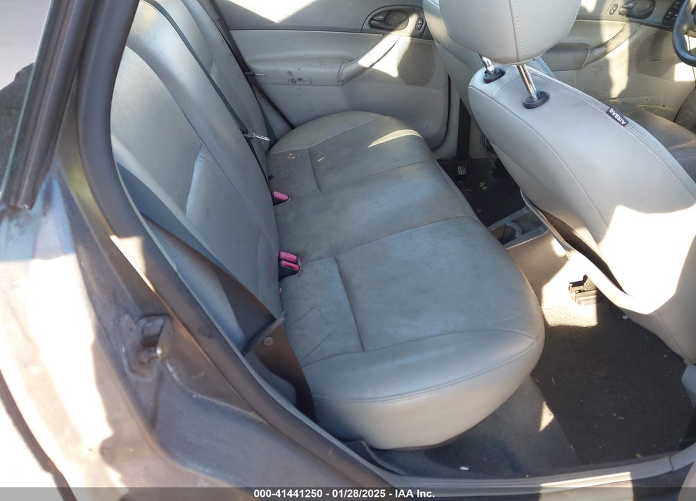 2005 FORD FOCUS VIN: 1FAHP34N55W199370