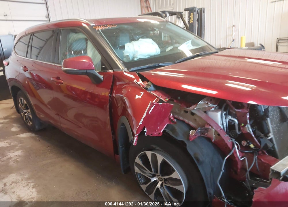 2021 TOYOTA HIGHLANDER XLE VIN: 5TDGZRBH4MS107759