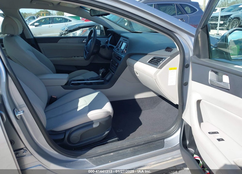 2016 HYUNDAI SONATA HYBRID VIN: KMHE24L13GA038494