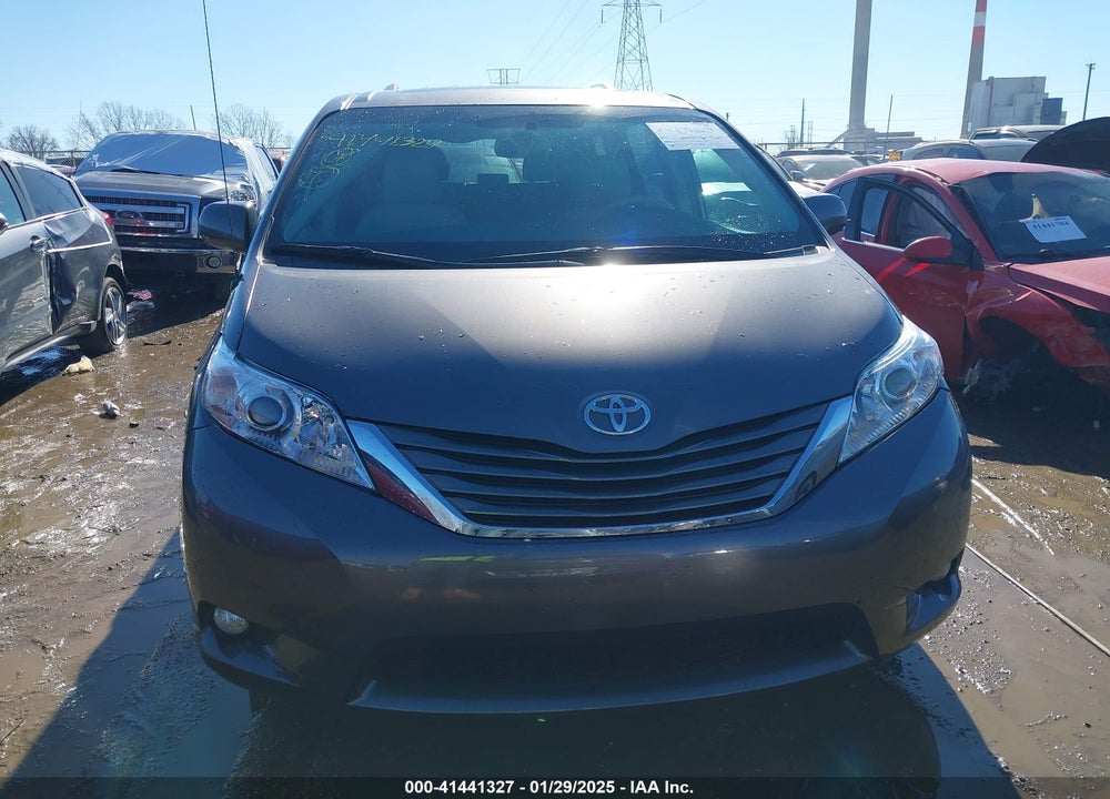 2014 TOYOTA SIENNA XLE V6 8 PASSENGER VIN: 5TDYK3DCXES419271