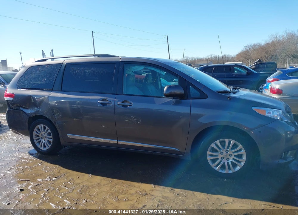 2014 TOYOTA SIENNA XLE V6 8 PASSENGER VIN: 5TDYK3DCXES419271