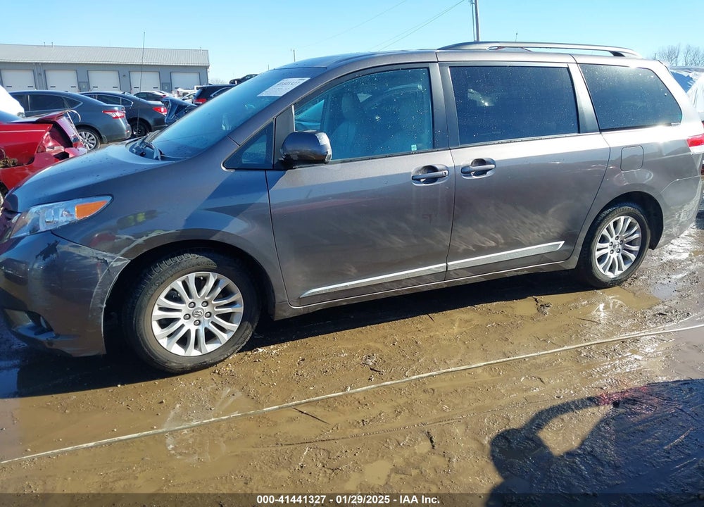 2014 TOYOTA SIENNA XLE V6 8 PASSENGER VIN: 5TDYK3DCXES419271
