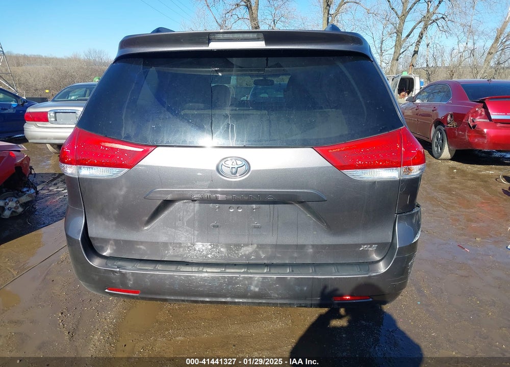 2014 TOYOTA SIENNA XLE V6 8 PASSENGER VIN: 5TDYK3DCXES419271