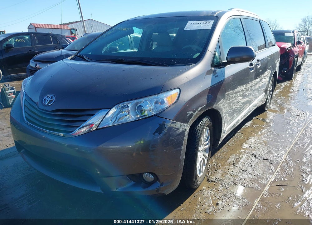 2014 TOYOTA SIENNA XLE V6 8 PASSENGER VIN: 5TDYK3DCXES419271