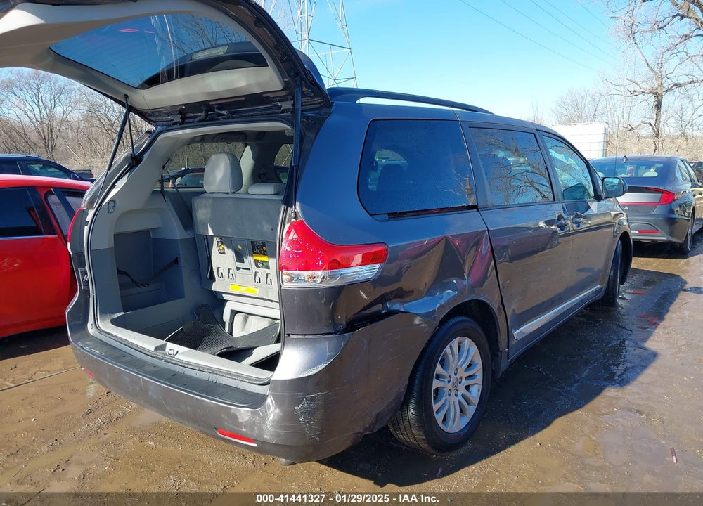 2014 TOYOTA SIENNA XLE V6 8 PASSENGER VIN: 5TDYK3DCXES419271