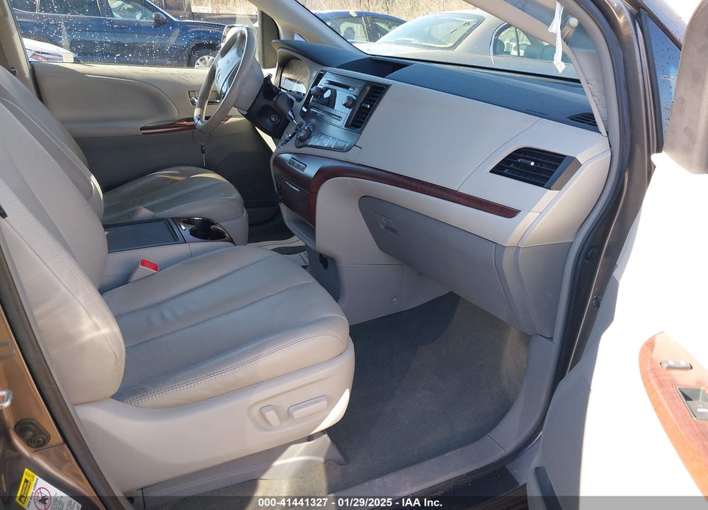 2014 TOYOTA SIENNA XLE V6 8 PASSENGER VIN: 5TDYK3DCXES419271