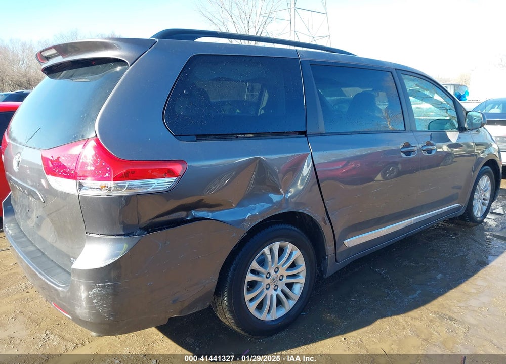 2014 TOYOTA SIENNA XLE V6 8 PASSENGER VIN: 5TDYK3DCXES419271