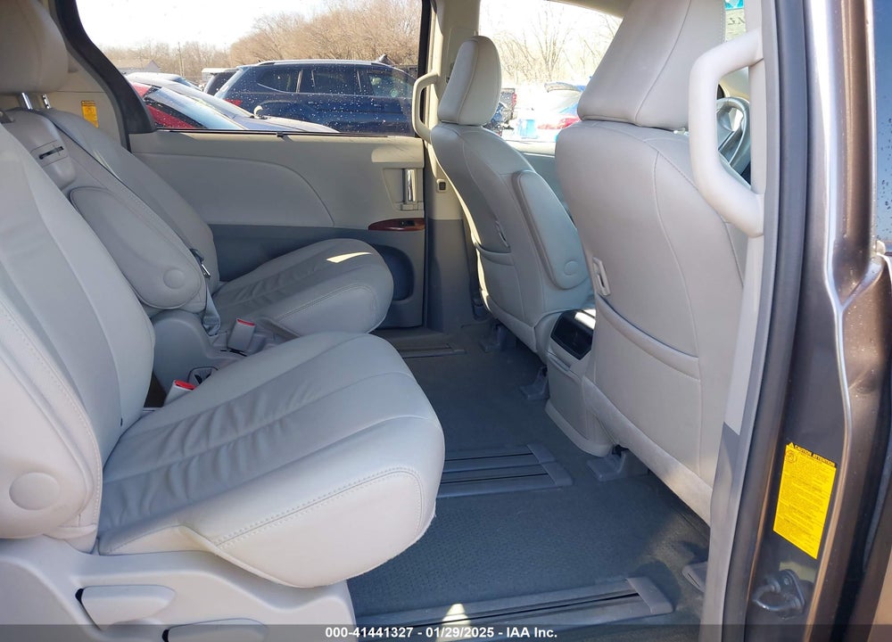 2014 TOYOTA SIENNA XLE V6 8 PASSENGER VIN: 5TDYK3DCXES419271