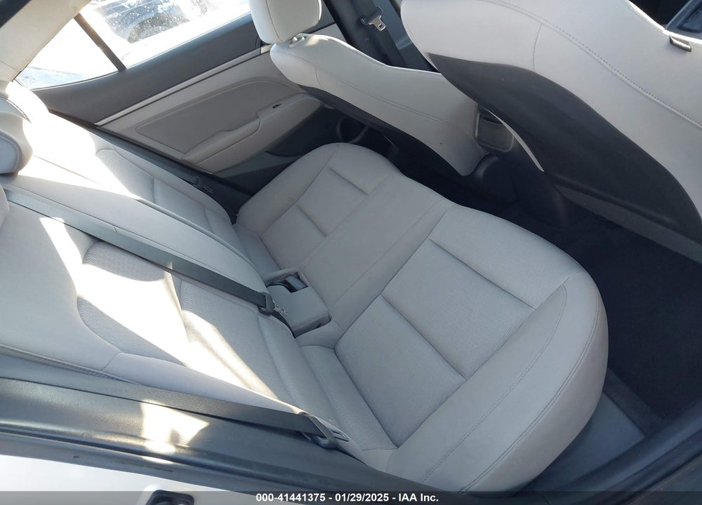2017 HYUNDAI ELANTRA VIN: KMHD84LF1HU063867