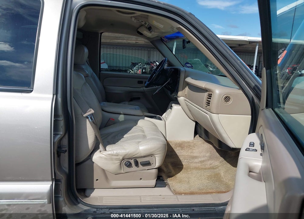 2002 CHEVROLET SUBURBAN 1500 LT VIN: 3GNEC16Z52G227862