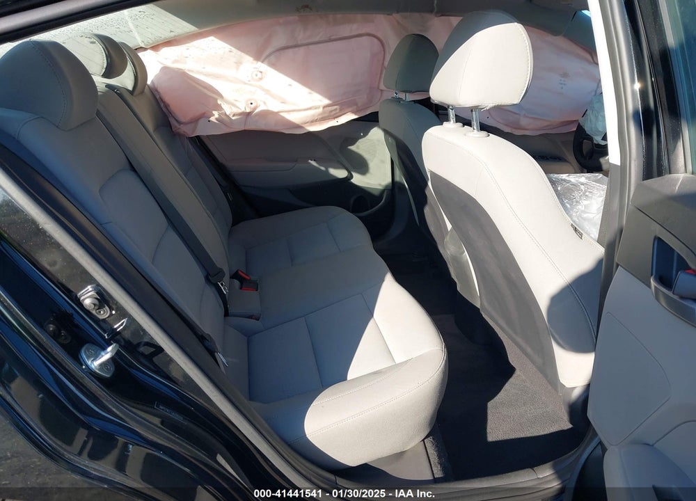 2018 HYUNDAI ELANTRA VIN: 5NPD74LF7JH299320