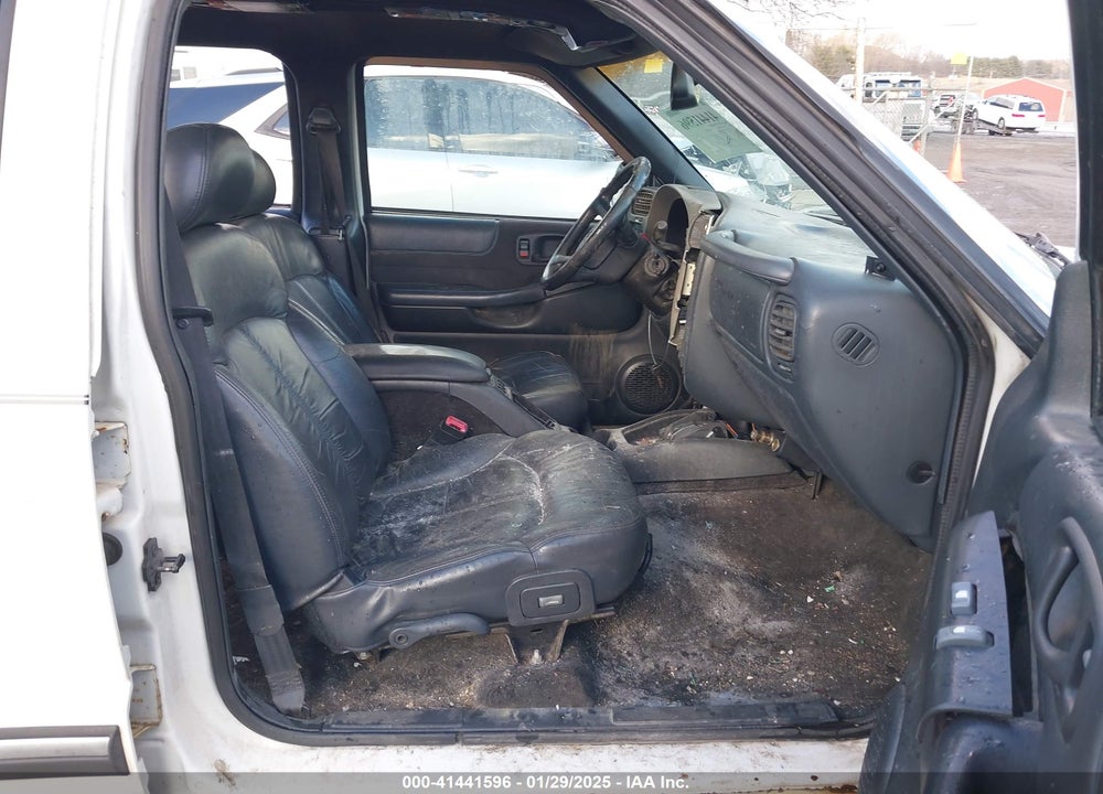 2001 CHEVROLET BLAZER LT VIN: 1GNDT13W012158849