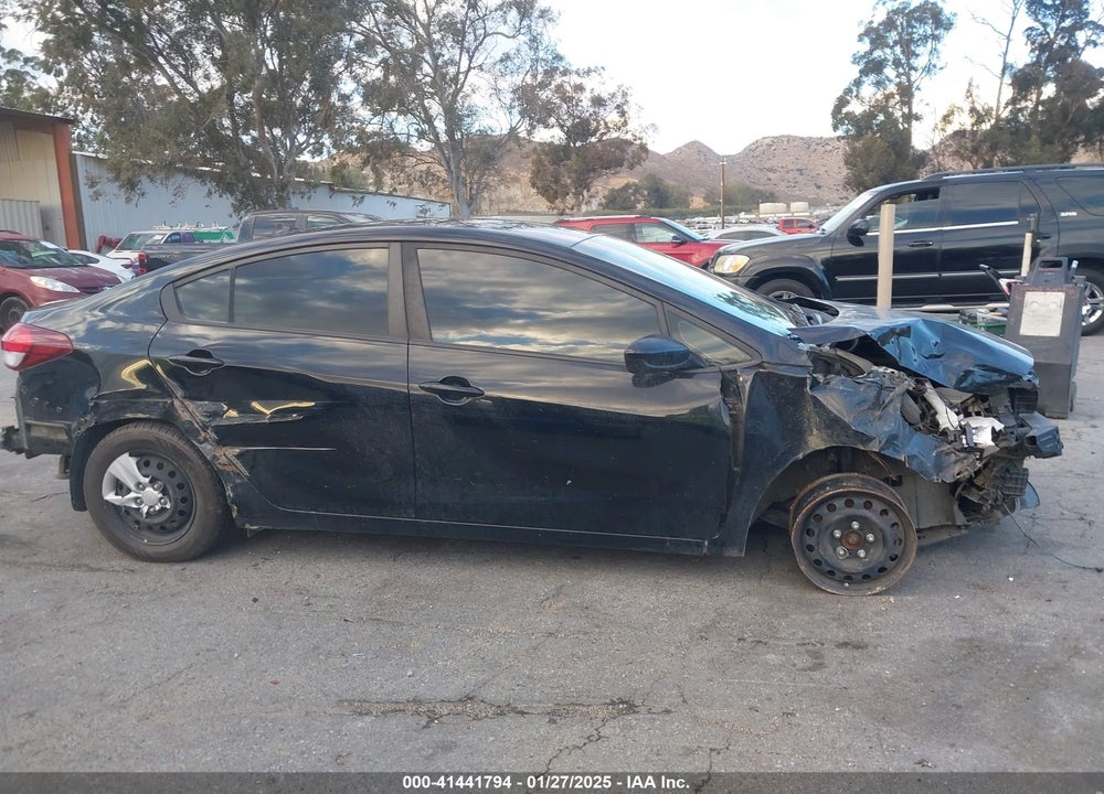 2017 KIA FORTE VIN: 3KPFK4A79HE090842