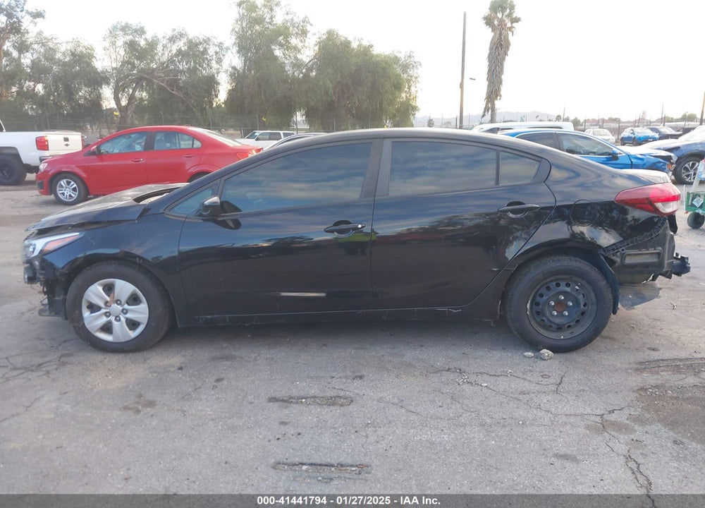 2017 KIA FORTE VIN: 3KPFK4A79HE090842