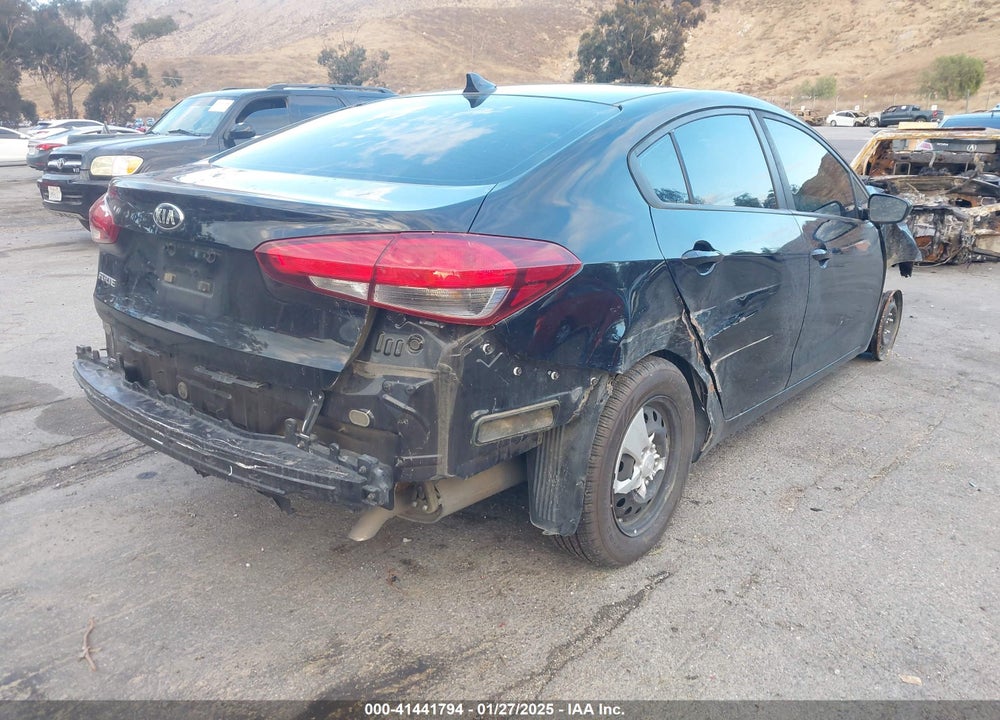 2017 KIA FORTE VIN: 3KPFK4A79HE090842