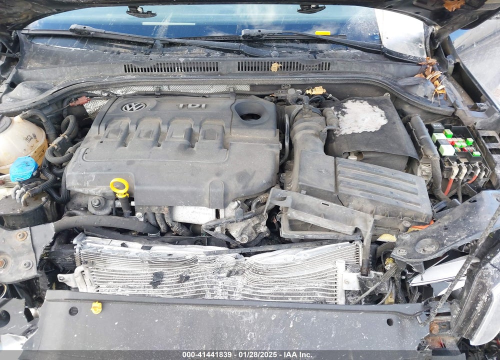 2015 VOLKSWAGEN JETTA VIN: 3VW3A7AJ5FM240819