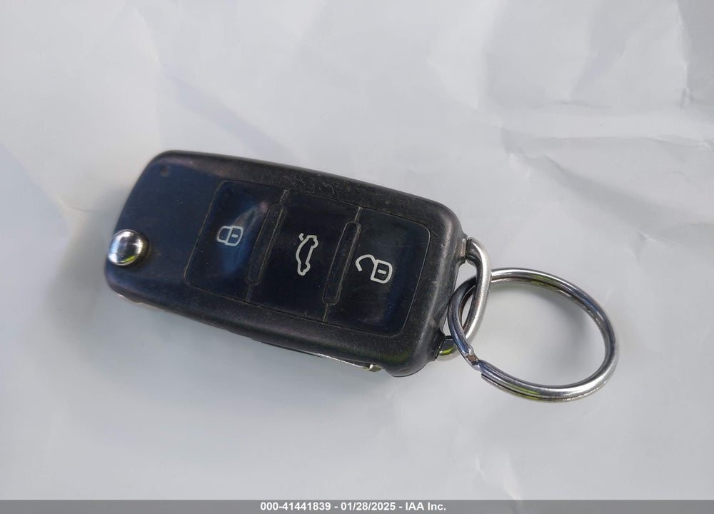 2015 VOLKSWAGEN JETTA VIN: 3VW3A7AJ5FM240819