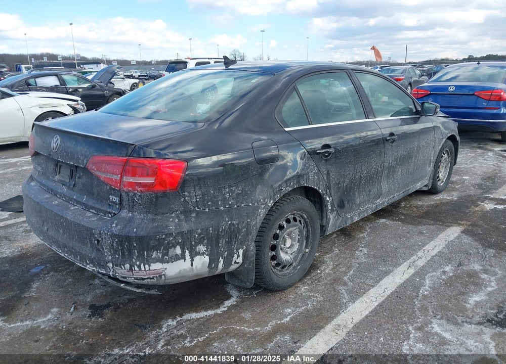 2015 VOLKSWAGEN JETTA VIN: 3VW3A7AJ5FM240819