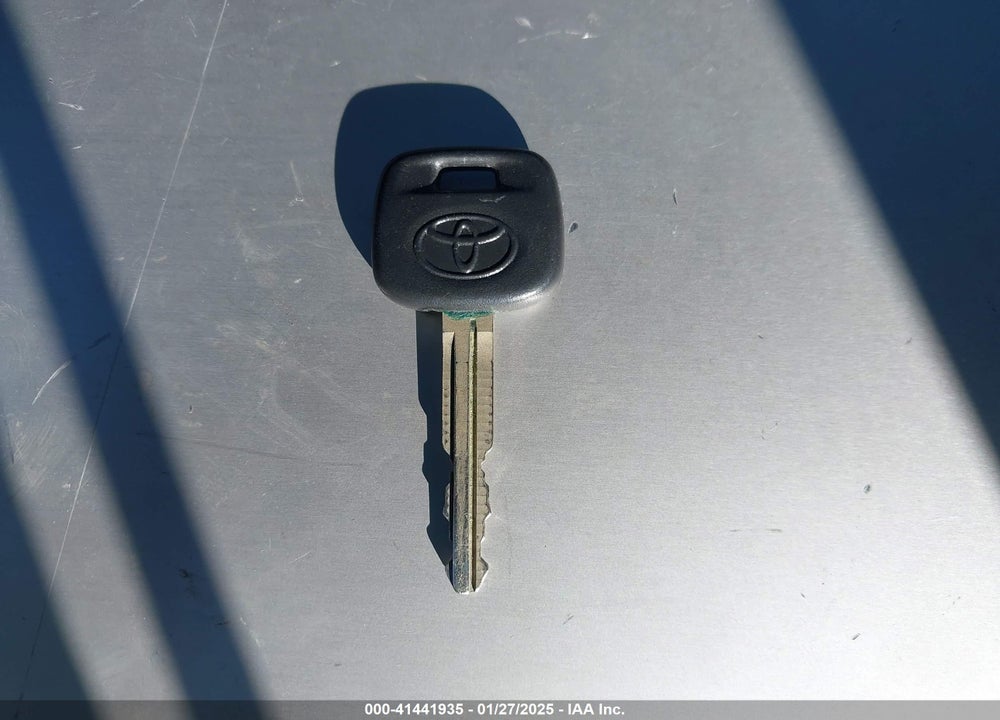 2010 TOYOTA YARIS VIN: JTDBT4K38A1363155