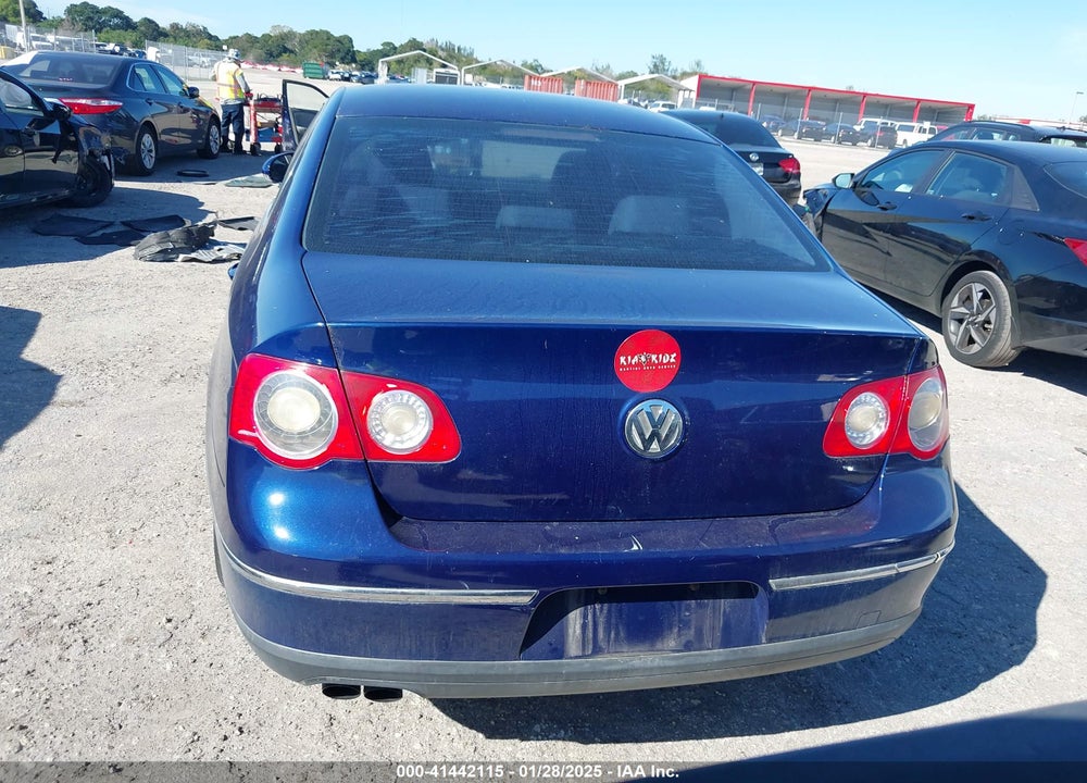 2008 VOLKSWAGEN PASSAT VIN: WVWJK73CX8P090063