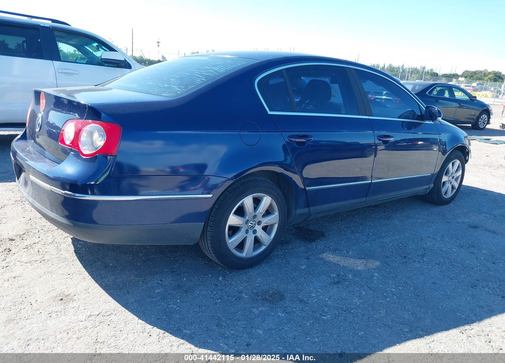 2008 VOLKSWAGEN PASSAT VIN: WVWJK73CX8P090063