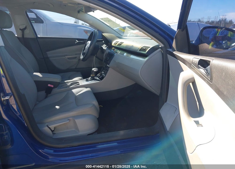 2008 VOLKSWAGEN PASSAT VIN: WVWJK73CX8P090063
