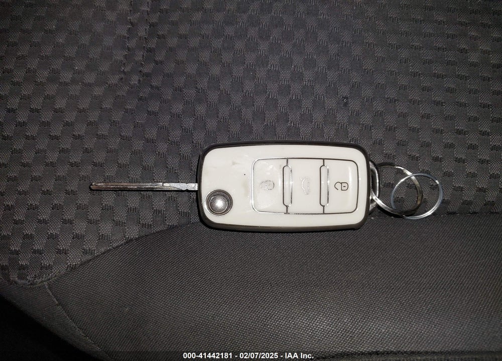 2012 VOLKSWAGEN JETTA 2.0L S VIN: 3VW2K7AJXCM306088
